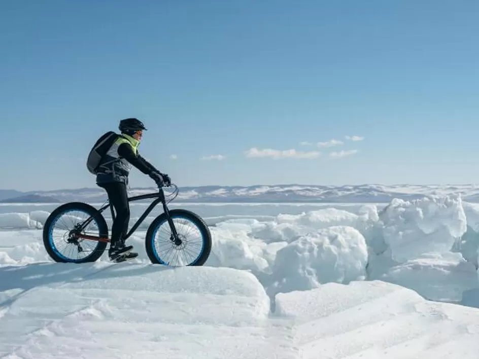 Двое велосипедистов отправились из Самары в Саратов по льду Волги‍