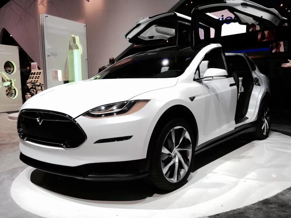 Tesla Model X первым из электрокаров пересек Сахару